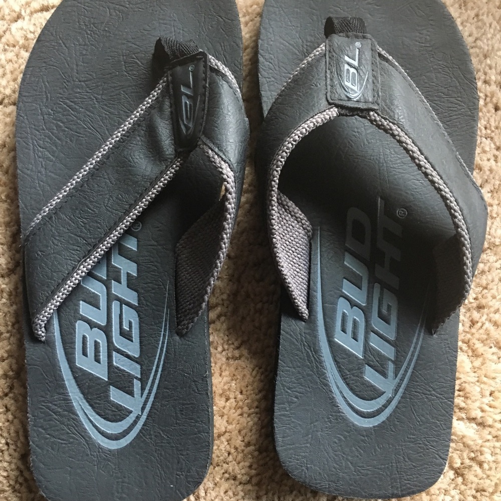 📌Men’s size 8 Bud flip flops